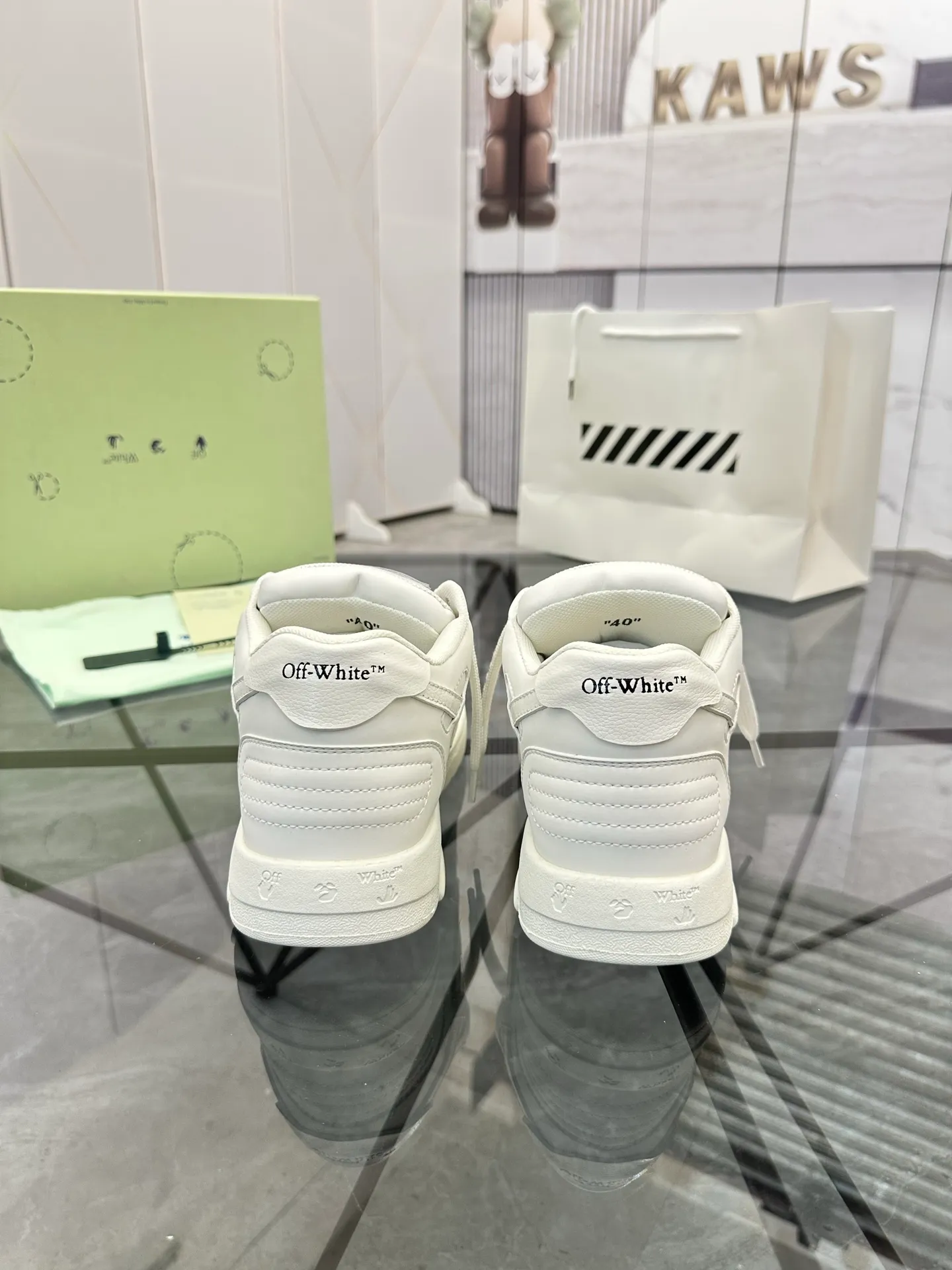 Selling men's shoes 💰: 💰P560¥ High-end top quality (leather buckle plus 10) Product trademark: OFF WHITE * "OFF WHITE*" low-top casual shoes Regular size: 35-45 (can be customized to 46) Couple style Product material: imported first-layer cowhide leather upper, breathable lining, original outsole. No.: H203